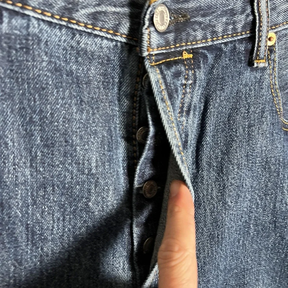 Levis 501 Jeans Mens 38x32‎ Blue Denim Button Fly Straight Leg Classic Fit